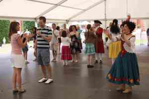 Teaching the public English Country Dances at Kensington Palace